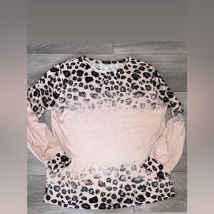 Tickled Teal Size Large Long Sleeved Animal Print Blouse Tan & Black Relaxed Fit